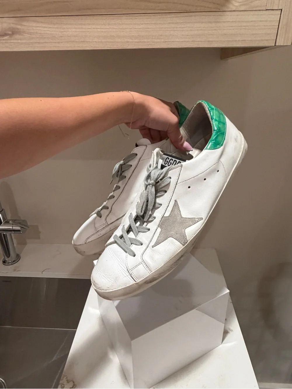 Men’s Golden Goose White Leather Low-Top Sneakers with Green Heel